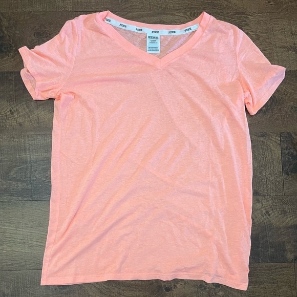 PINK by Victoria’s Secret bundle 3 pieces Sz Medium 2 shirts 1 pair shorts - Picture 6 of 9